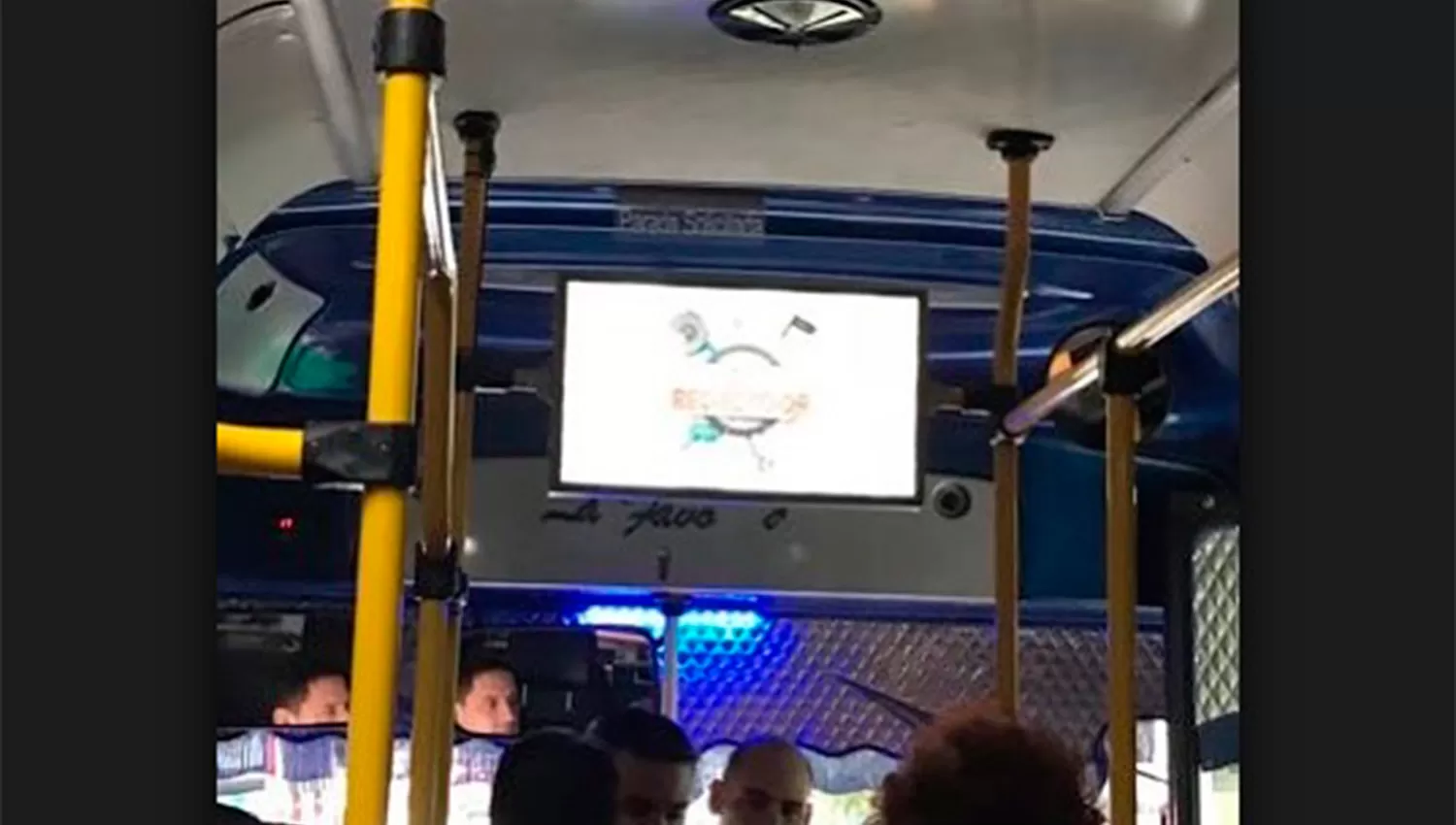 EN EL COLECTIVO. Los pasajeros podrán observar los partidos del Mundial durante el viaje. (FOTO DE STAPICO.COM)