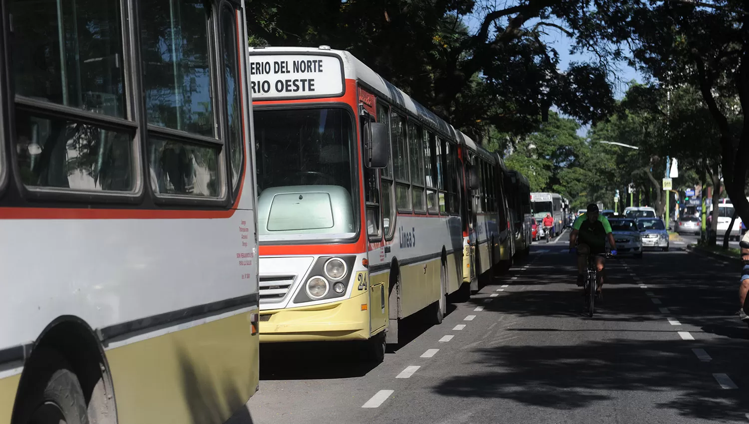 Los colectivos no funcionarán durante el 25 de junio. LA GACETA/FOTO DE ANTONIO FERRONI (ARCHIVO)