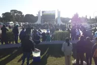 El Parque 9 de Julio se colmó de fanáticos para ver el partido en la pantalla gigante