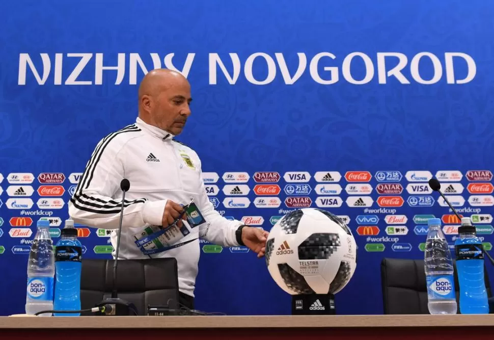 MISTERIOSO. El entrenador del seleccionado argentino evitó dar a conocer el equipo que saldrá a la cancha hoy, ante Croacia. telam 