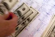 El dólar bajó 43 centavos y cerró debajo de los $ 28 por primera vez en nueve días