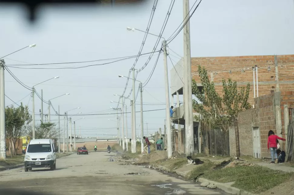 LA ZONA. Farías fue ultimado a metros de su casa en el barrio 314 Viviendas. la gaceta / FOTO DE JORGE OLMOS SGROSSO