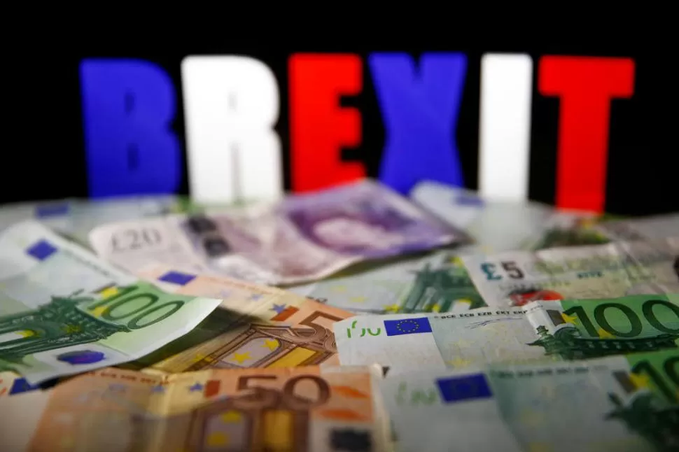 LA OPCIÓN OFICIALISTA. El gobierno de May sigue apostando por un “Brexit duro”, que implica la salida de la unión aduanera y el mercado común. REUTERS (archivo)