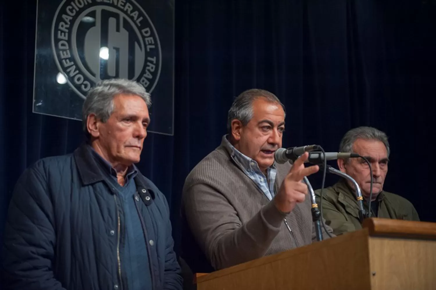 MEDIDAS .El triunviro cegetista al anunciar la medida de fuerza. FOTO TOMADA DE CLARÍN.

