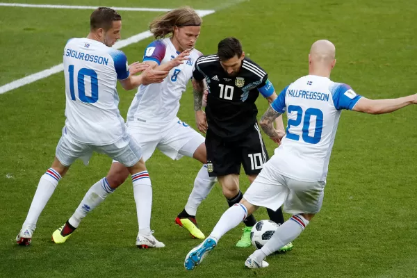 Cómo se definiría el pase octavos en caso de que Argentina e Islandia igualen en puntos