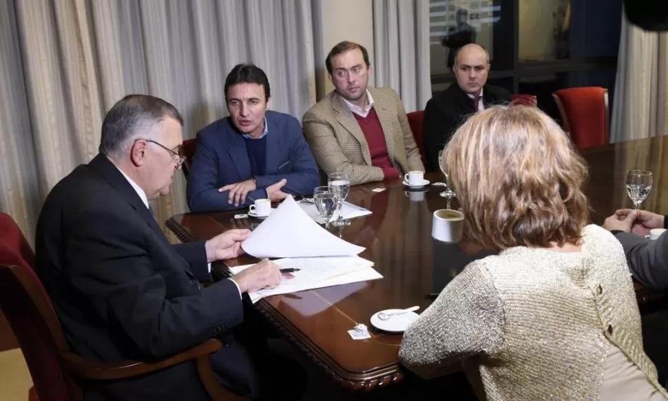 DIÁLOGO. Jaldo recibió a Sánchez y a ediles de Concepción en la Legislatura.  twitter @OsvaldoJaldo