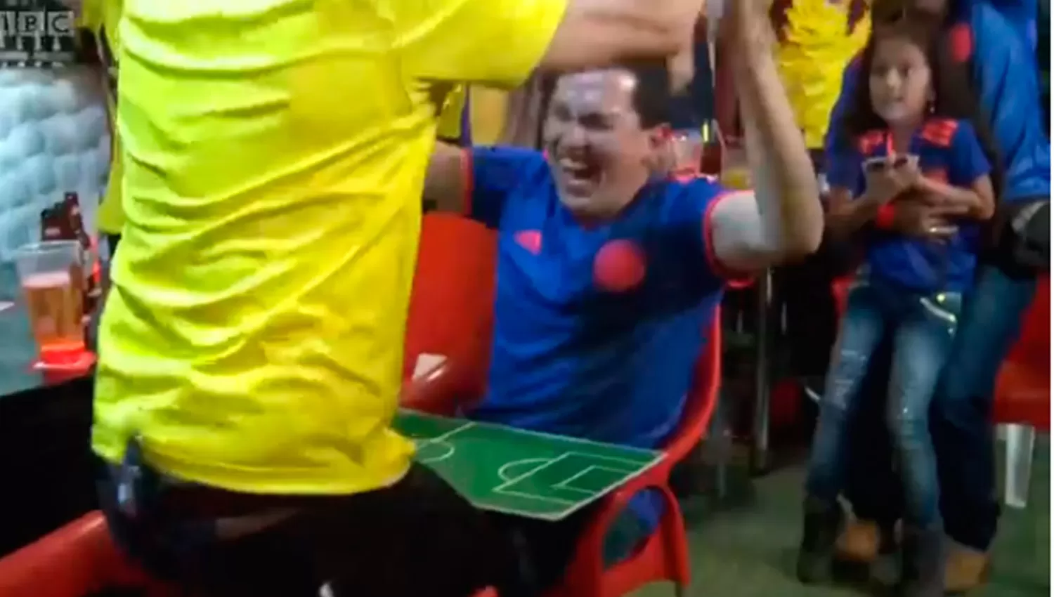 Video: la historia de un colombiano ciego y sordo que puede sentir los partidos del Mundial