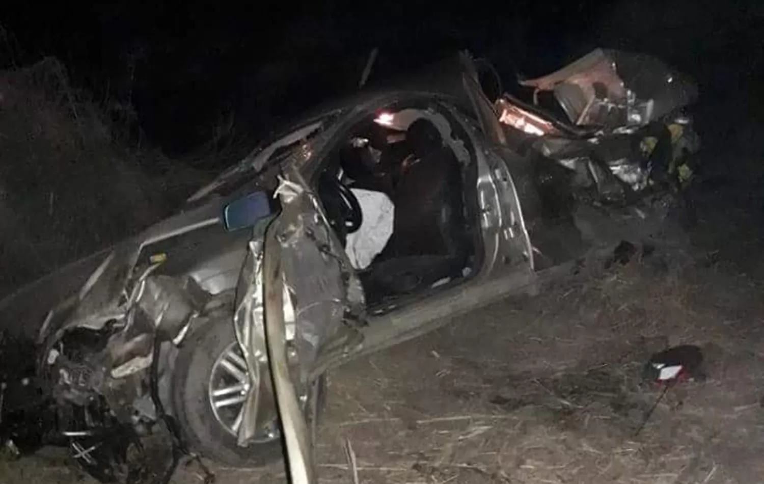 El Chevrolet Astra quedó totalmente destrozado. FOTO TOMADA DE ACONTECIMIENTOS AGUILARES