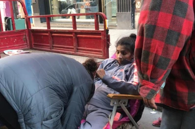 La mujer del motocarro: no es lo mismo un beneficiario de planes porteño y uno tucumano