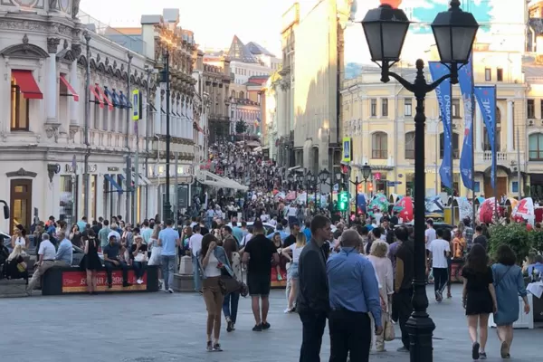 Algo cambió en Moscú: terminó la primera ronda y las camisetas desaparecieron de sus calles