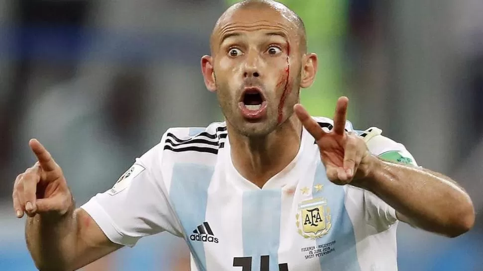 HERIDAS DE GUERRA. Antes del Mundial, Mascherano se había definido como “un soldado que va directo a morir en su última batalla”. El martes, en la cancha, ratificó esos dichos: “estamos para pelear”. imagen captura de video