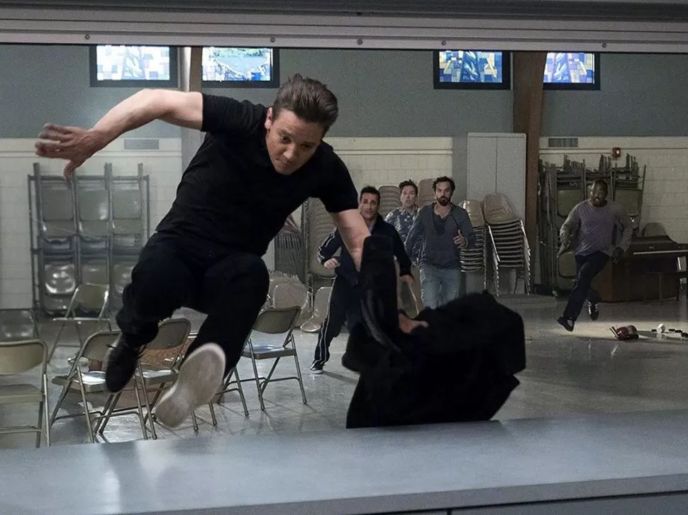 HOMBRE DE ACCIÓN. Jeremy Renner, ahora en una comedia física.   