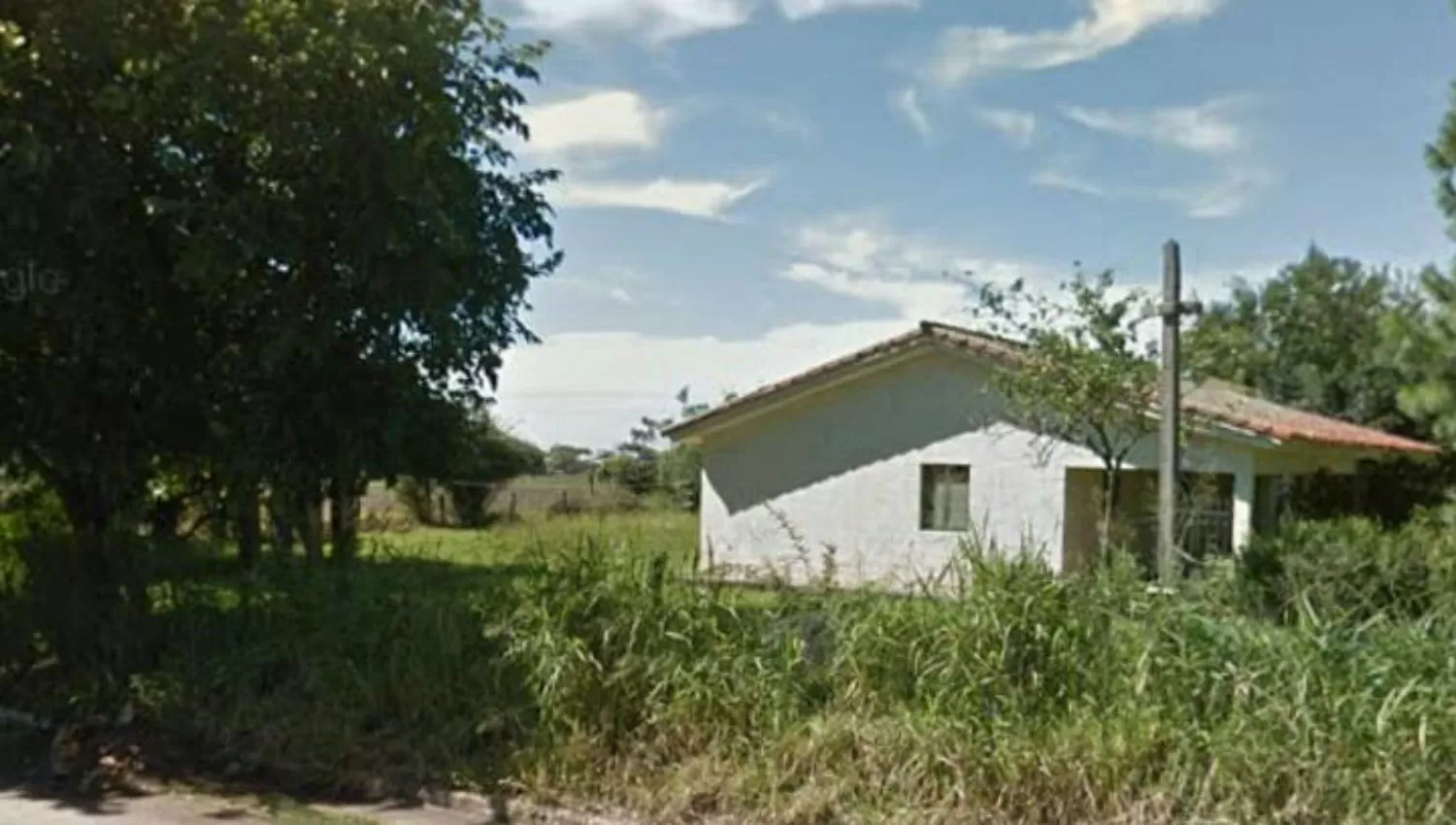 UNA CASA ABANDONADA. Los restos estaban en la parte trasera. FOTO ENVIADA POR UN LECTOR.