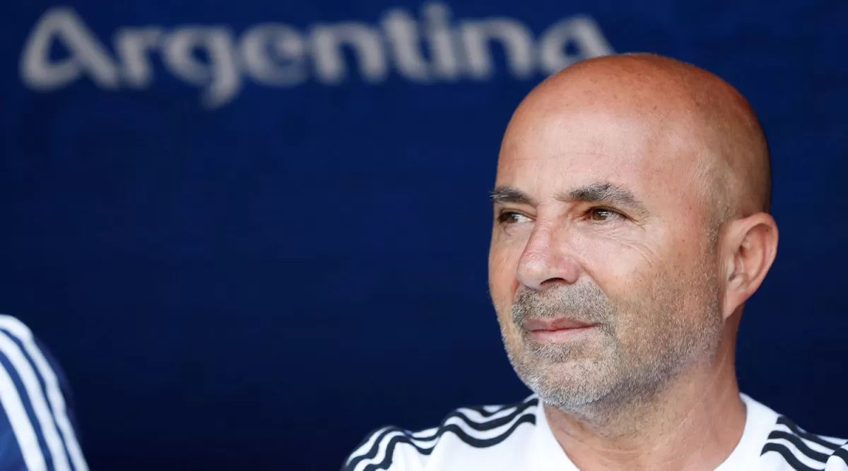 FIRME. Sampaoli no tiene pensado alejarse del seleccionado. REUTERS