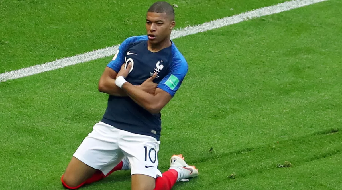 IMPARABLE. Mbappé fue un dolor de cabeza para la defensa argentina. REUTERS