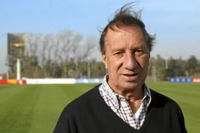 Volvieron a internar a Carlos Bilardo: preocupa su estado de salud