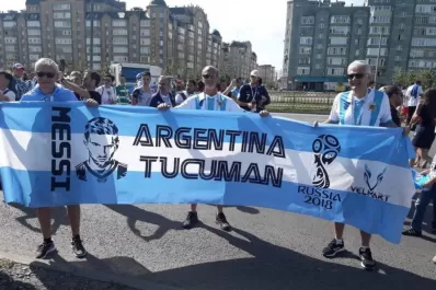 Los argentinos marcaron la diferencia: lucieron orgullosos sus banderas en las tribunas y en las calles rusas