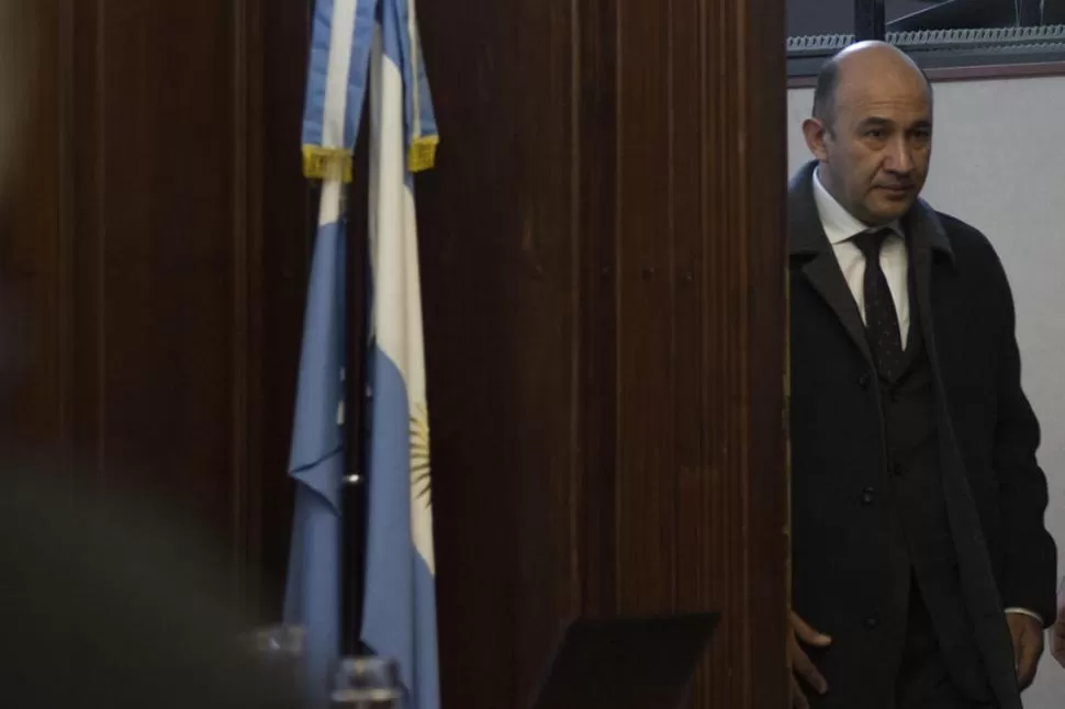 ANTE EL TRIBUNAL. El ex jefe de la División Homicidios de la Policía, Hugo Cabeza, declaró esta semana como testigo en el juicio Lebbos. la gaceta / FOTO DE JORGE OLMOS SGROSSO