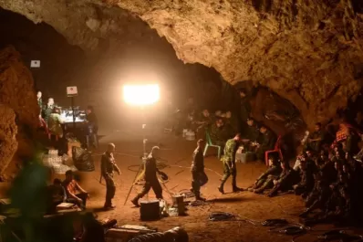 Después de nueve días, hallan sanos a los 12 chicos atrapados en una cueva