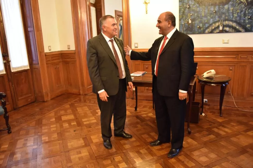 DE BUEN HUMOR. Manzur y Jaldo se mostraron sonrientes a lo largo de la mañana de ayer en Casa de Gobierno. la gaceta / foto de Ines Quinteros Orio (archivo)