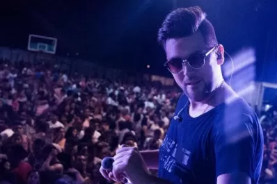 Esta vez la cumbia de David Lozano sonará en el teatro Alberdi