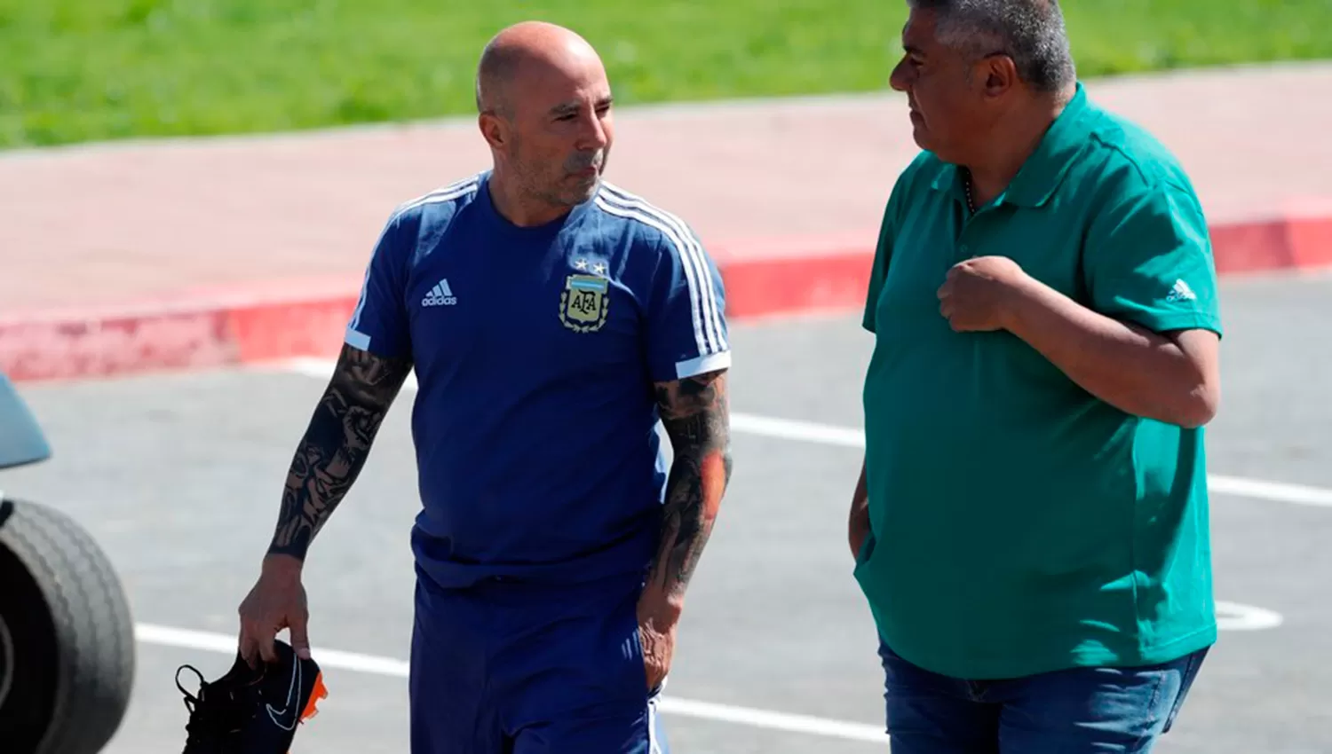 SE QUIERE QUEDAR. Sampaoli debe acordar su continuidad con Tapia. (CLARIN)