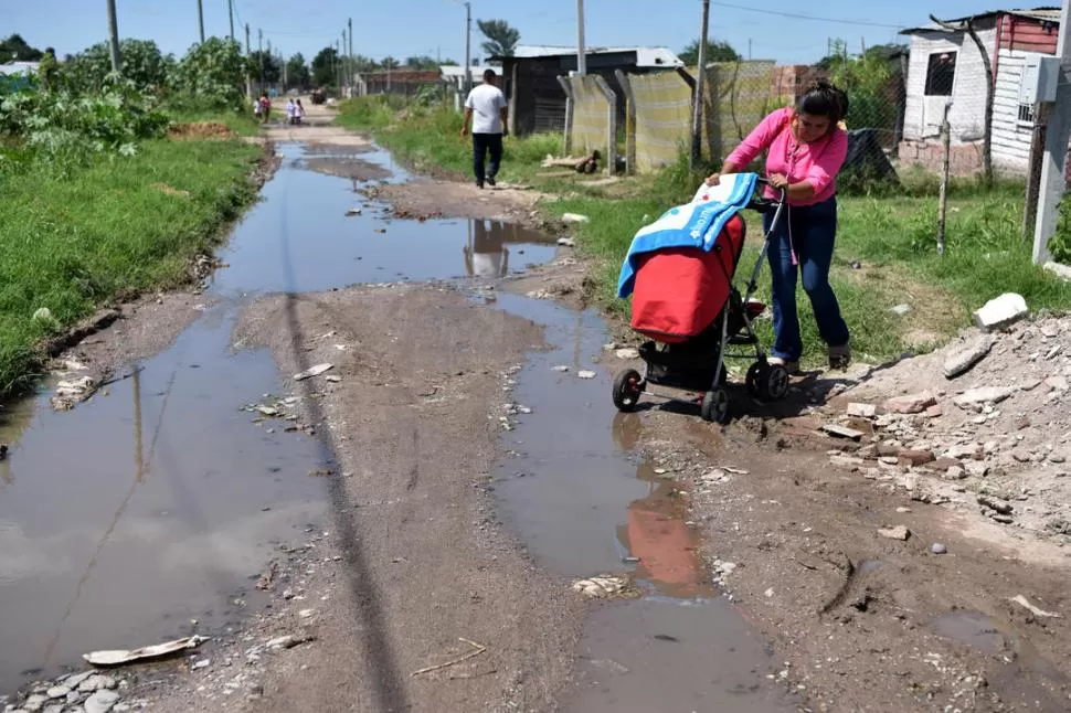 Los vecinos tienen obstáculos a cada paso. ARCHIVO