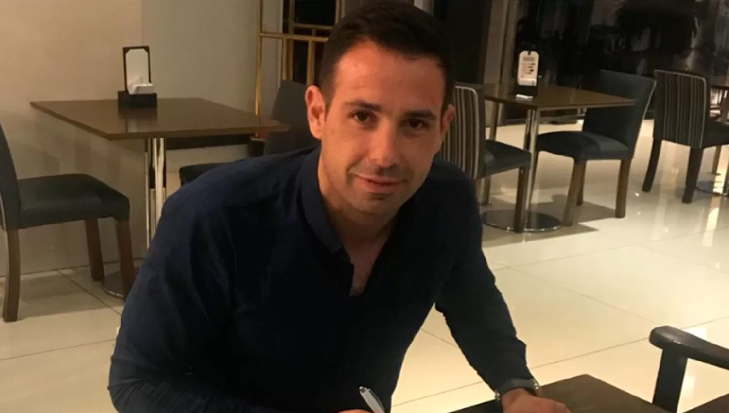 Carranza se mostró feliz tras su arribo a San Martín. FOTO TOMADA DE WWW.TWITTER.COM/JORCARRANZA