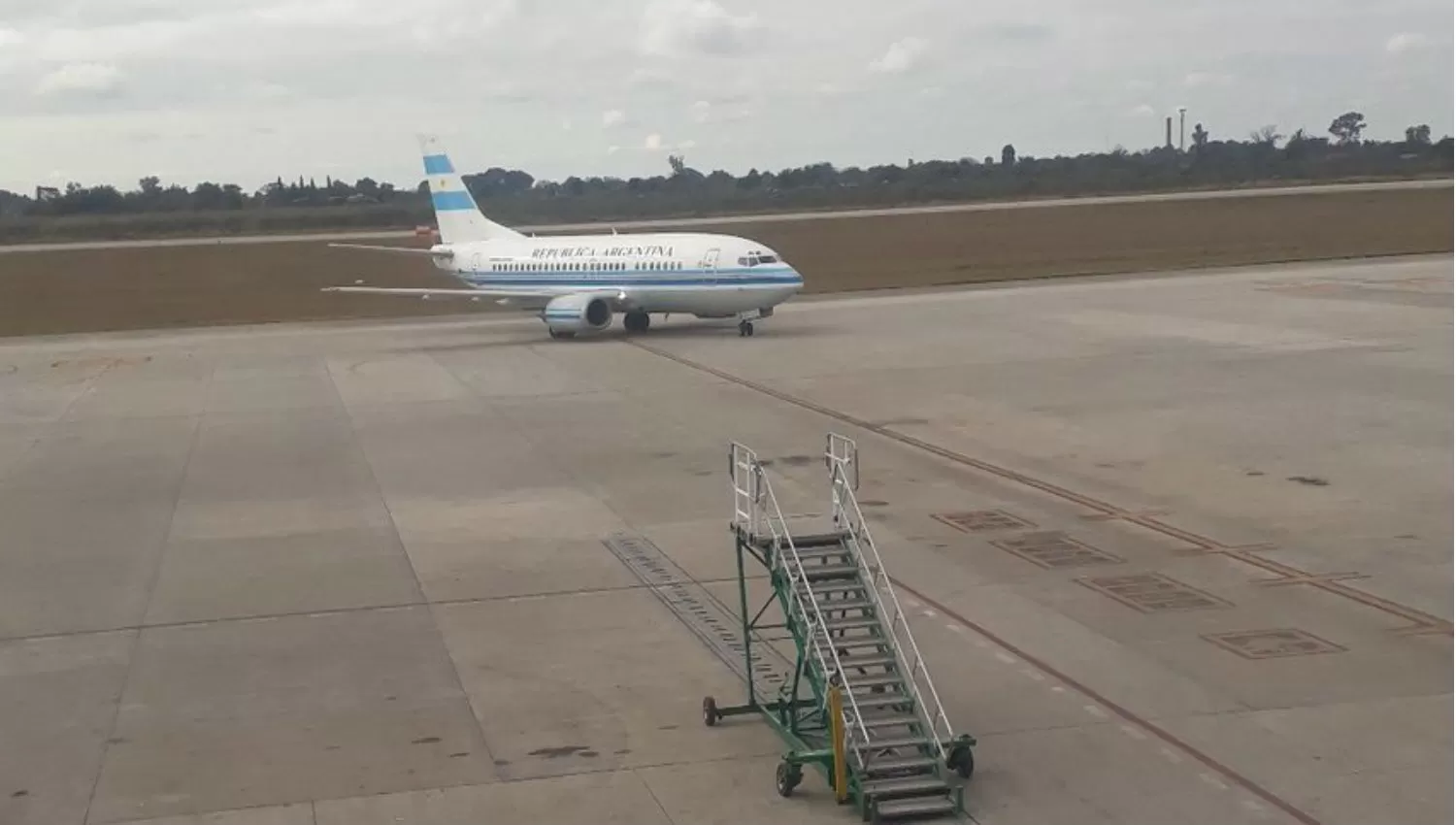 AVIÓN. Macri llegó a las 11. 