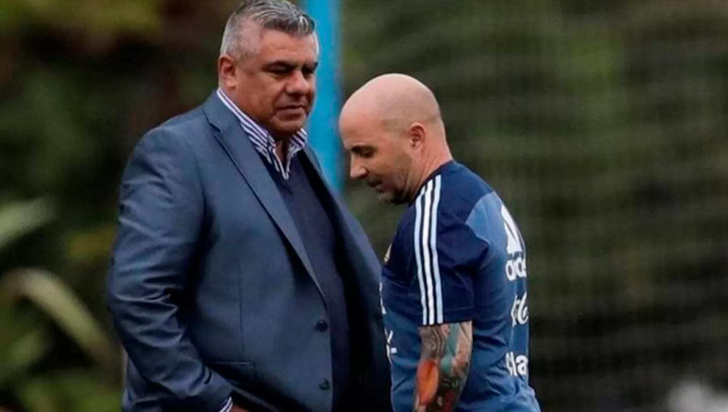 MANO A MANO. Tapia está reunido con Sampaoli en el predio de la AFA. (ARCHIVO)