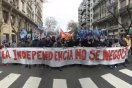 Opositores realizaron un contrafestejo por el Día de la Independencia en el Obelisco