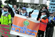 Polémica: alumnos marcharon con el pañuelo contra el aborto en el desfile del 9 de Julio