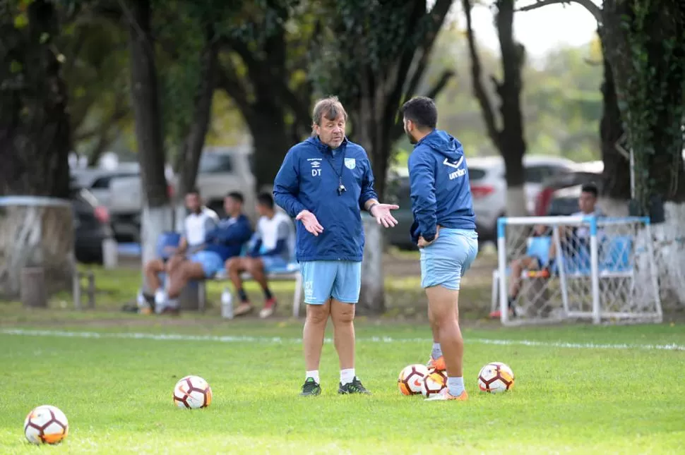 NO DESESPERA. A pesar de que se fueron 15 jugadores, Zielinski aclaró que no quiere que “se contrate por contratar”. El DT pidió calidad, no cantidad de nombres. la gaceta / foto de franco vera