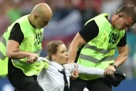 Las Pussy Riot invadieron la cancha durante la final de Rusia 2018