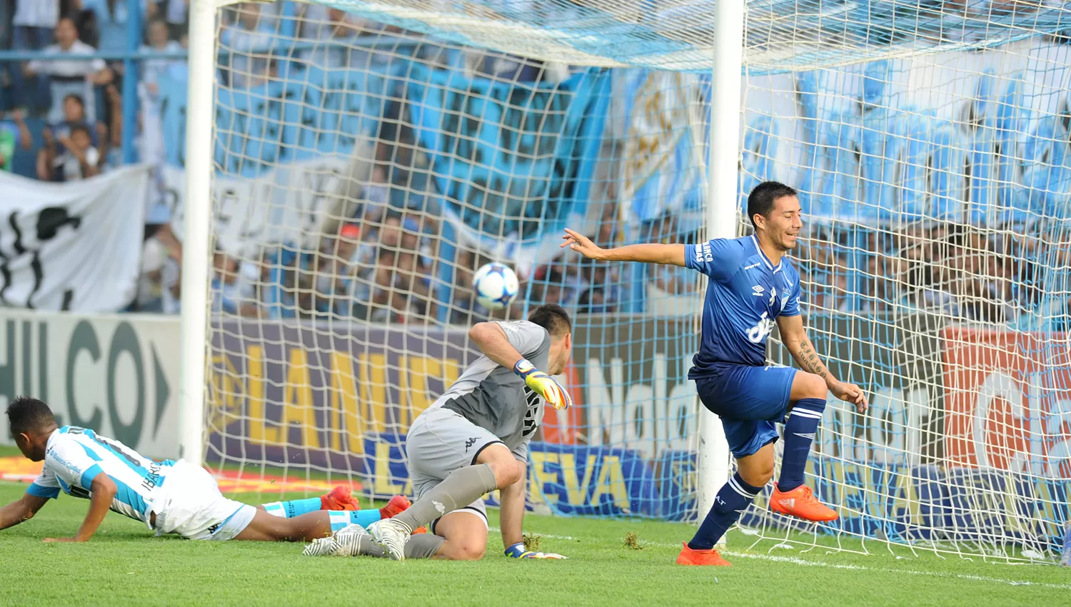 BUENOS RECUERDOS. Los Decanos recibieron a Racing en las dos últimas temporadas cosechando dos victorias. 