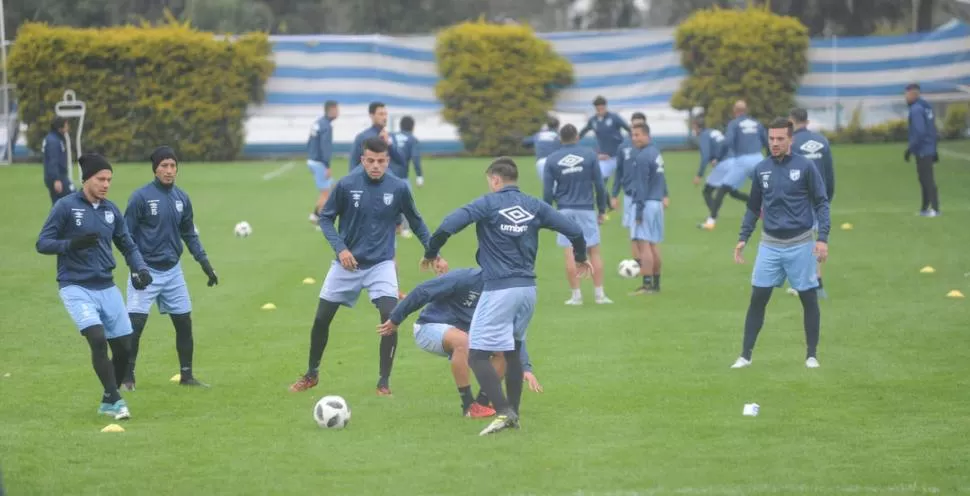 VAN DESDE EL ARRANQUE. Nery Leyes y Guillermo Acosta, pilares de Atlético. la gaceta / foto de antonio ferroni 