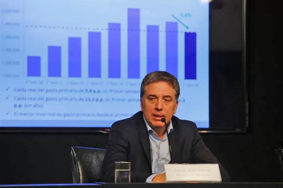 OPTIMISMO POR EL FUTURO. Durante la conferencia de prensa, Nicolás Dujovne mostró su visión positiva respecto de la evolución de la economía. LA NACION - / foto Ricardo Pristupluk