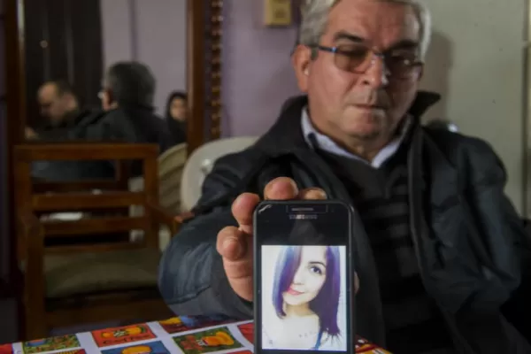Un test complicaría al policía preso por la muerte de su mujer