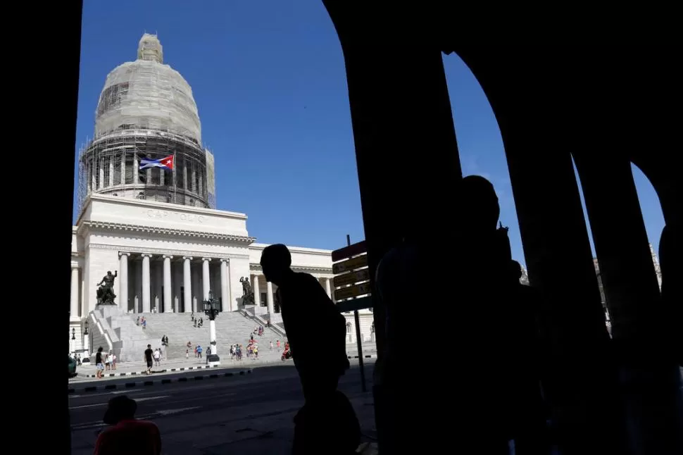 EL CAPITOLIO CUBANO. Dentro de este edificio, la Asamblea Nacional analiza la reforma constitucional. reuters