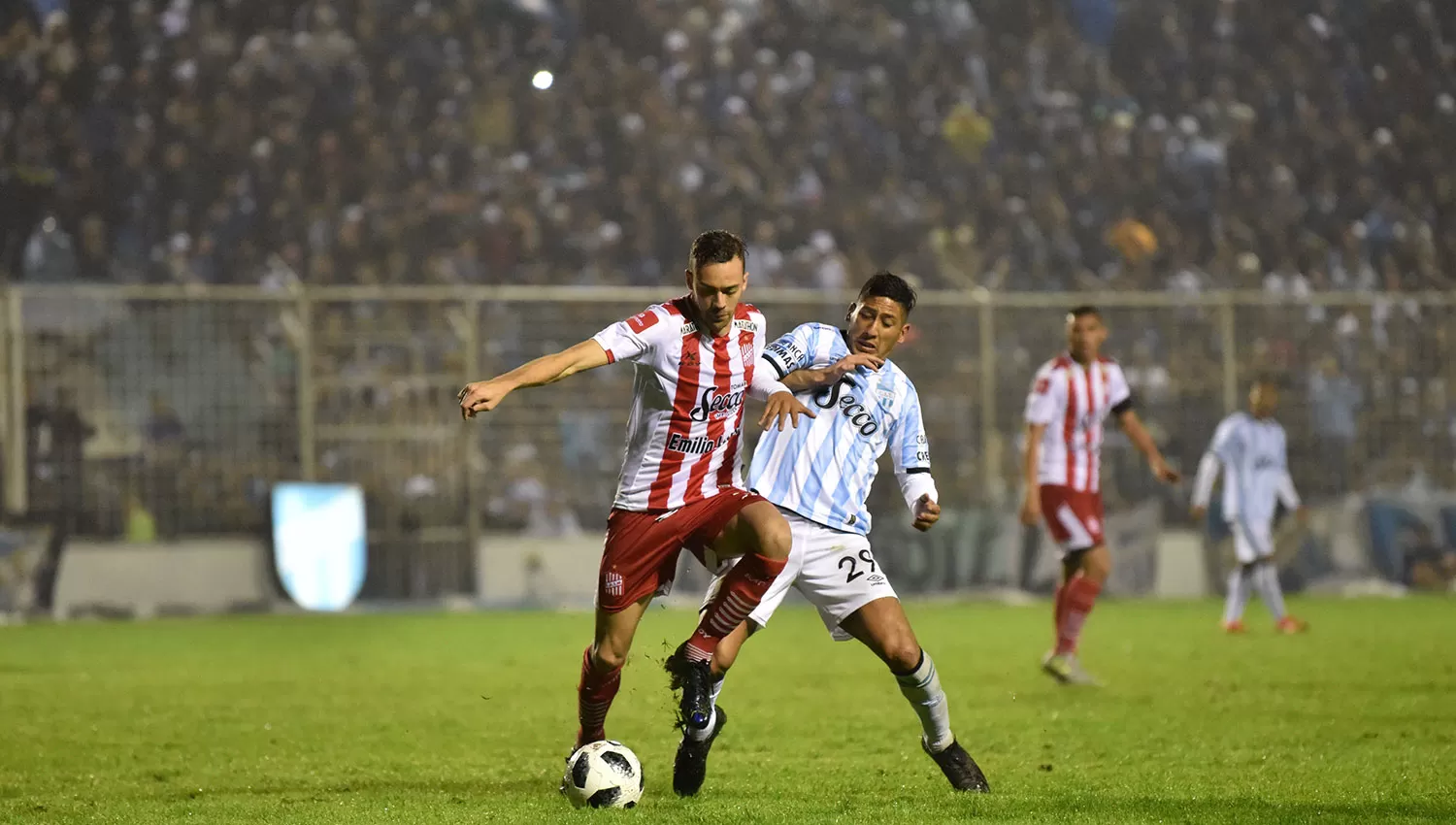 MANO A MANO. San Martín y Atlético volverán a verse las caras el domingo, en La Ciudadela. (LA GACETA)