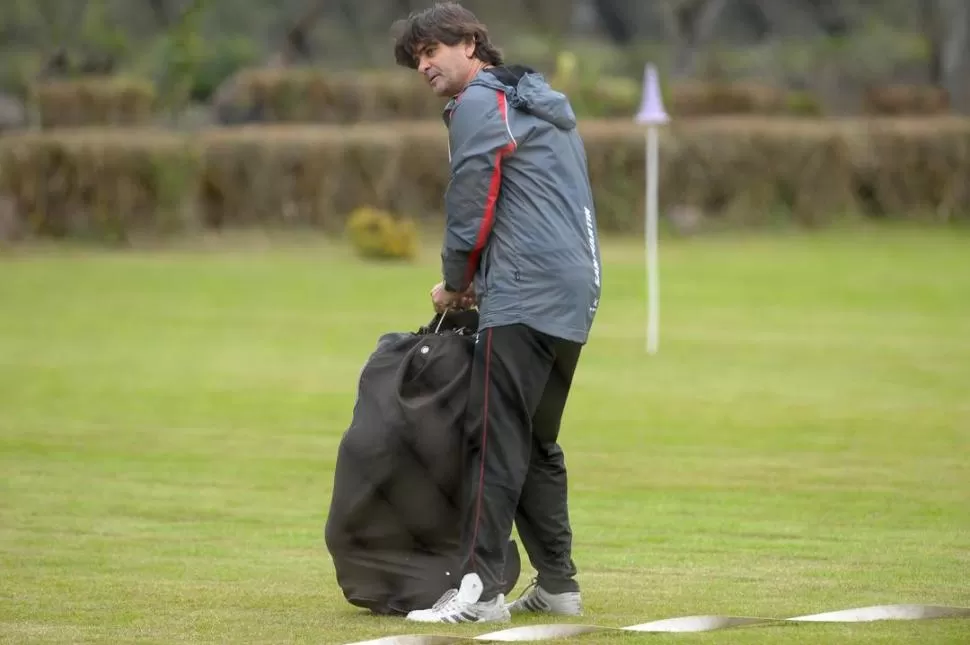 TIENE VARIANTES. Mientras los jugadores que se sumaron al plantel buscan la puesta a punto desde lo físico, el técnico Rubén Darío Forestello seguirá apostando por la base del equipo que logró el ascenso. la gaceta / foto de franco vera 