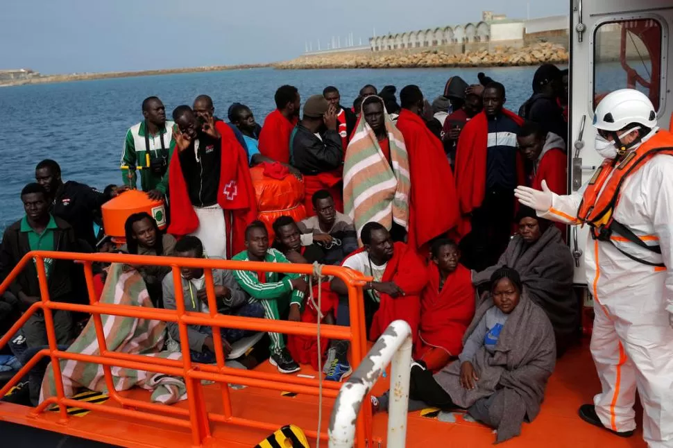 DESESPERACIÓN. Cada semana, cientos de personas se lanzan al mar para huir de la violencia en sus países.  reuters