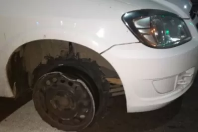 Le quitaron el auto a un conductor borracho que iba sin ruedas