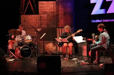 Jazz con trío familiar y un colado de EEUU