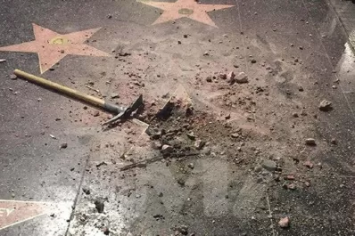 Hicieron pedazos la estrella de Donald Trump en Paseo de la Fama de Hollywood