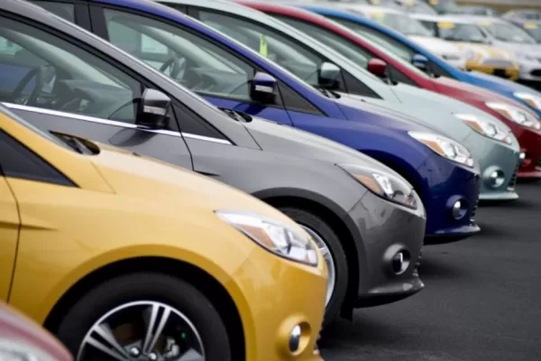 Las concesionarias de autos enfrentan la crisis con nuevos lanzamientos