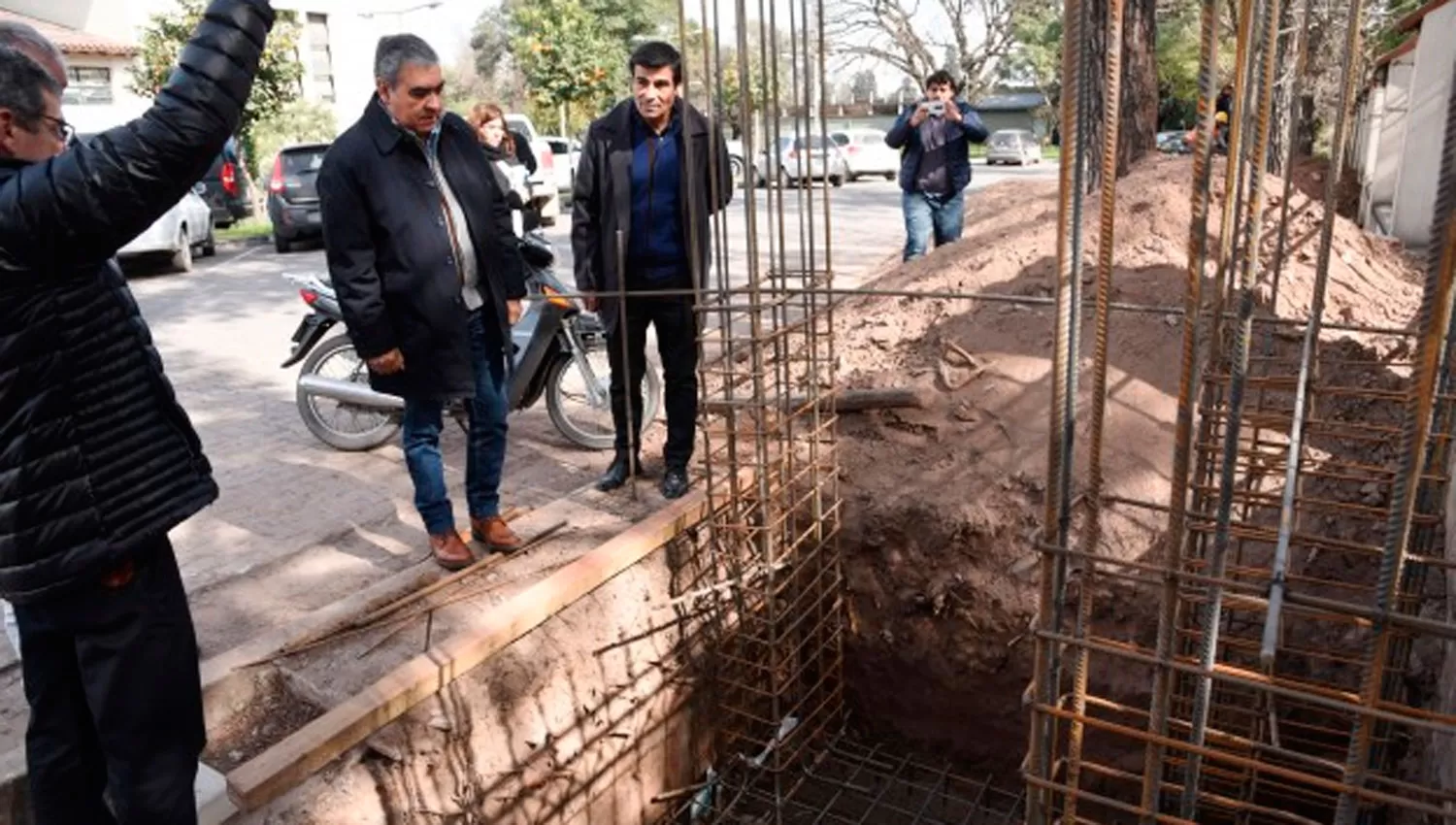 PUENTE PEATONAL. La Municipalidad avanza con la construcción del puente de la facultad de Filosofía. GENTILEZA DE MUNICIPALIDAD DE SAN MIGUEL DE TUCUMÁN