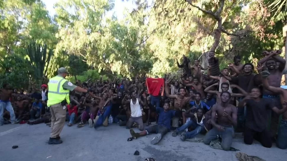 DESESPERACIÓN. Pobladores de países africanos buscan huir de la violencia y la pobreza cruzando el Mediterráneo.  reuters