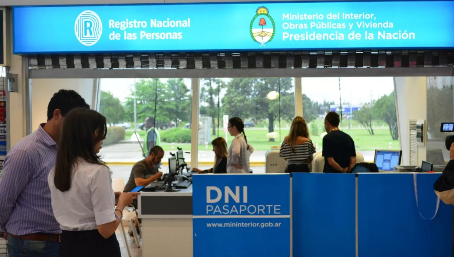 Aumentan los costos para renovar el DNI y el Pasaporte