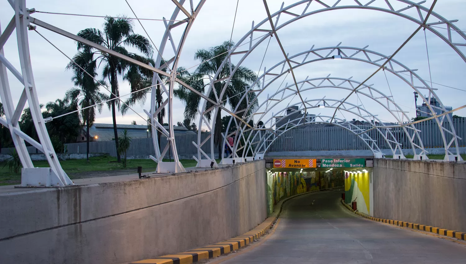 TÚNEL DE MENDOZA. Los motochorros eligieron la obra para robar